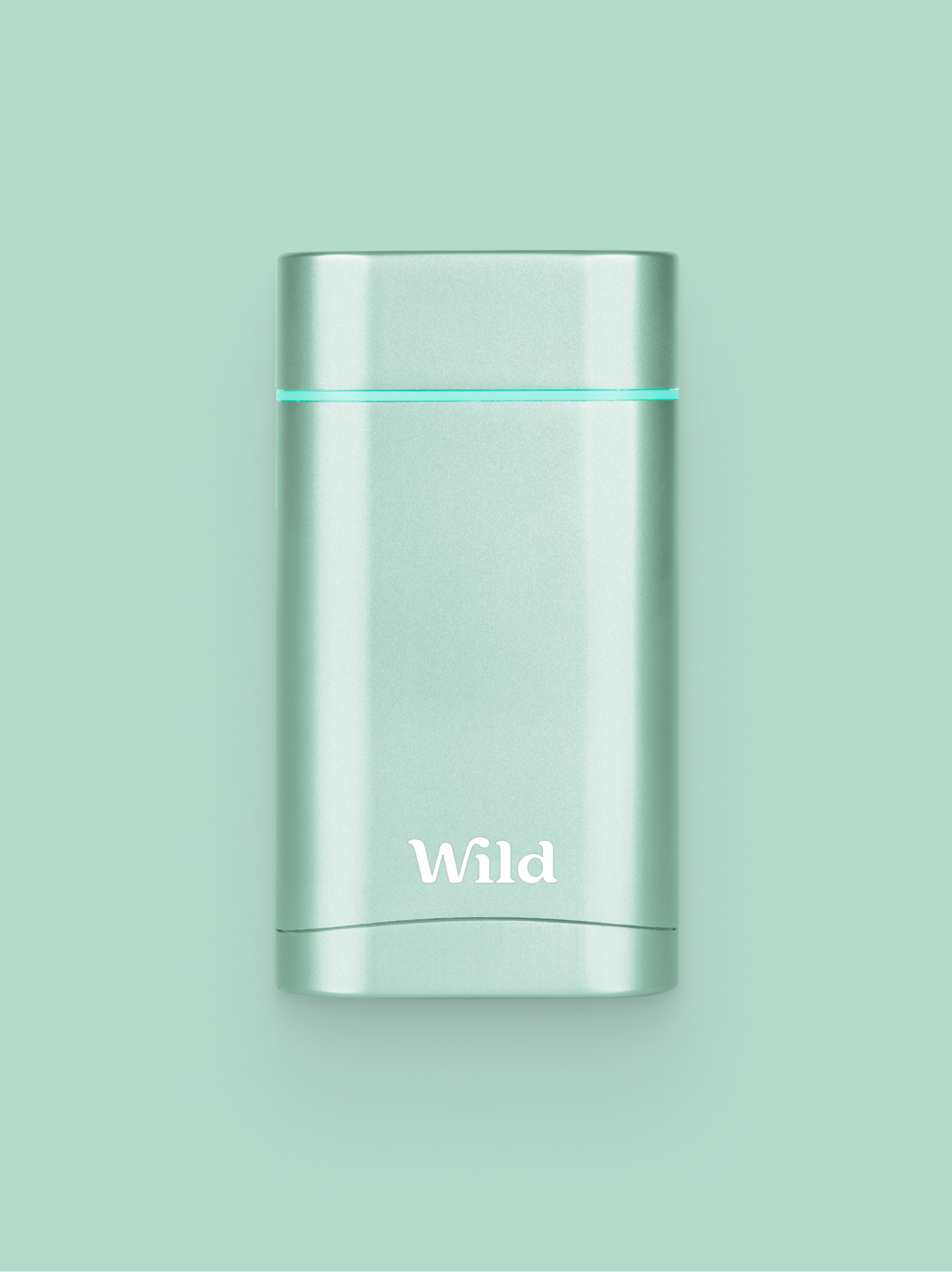 Pie de foto: primer plano de un objeto metálico sobre fondo verde