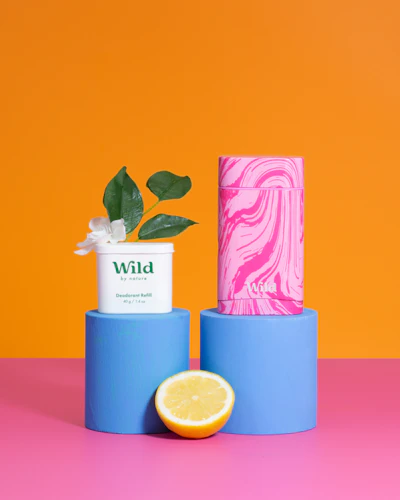 Caption: a pink and blue container with a lemon next to it