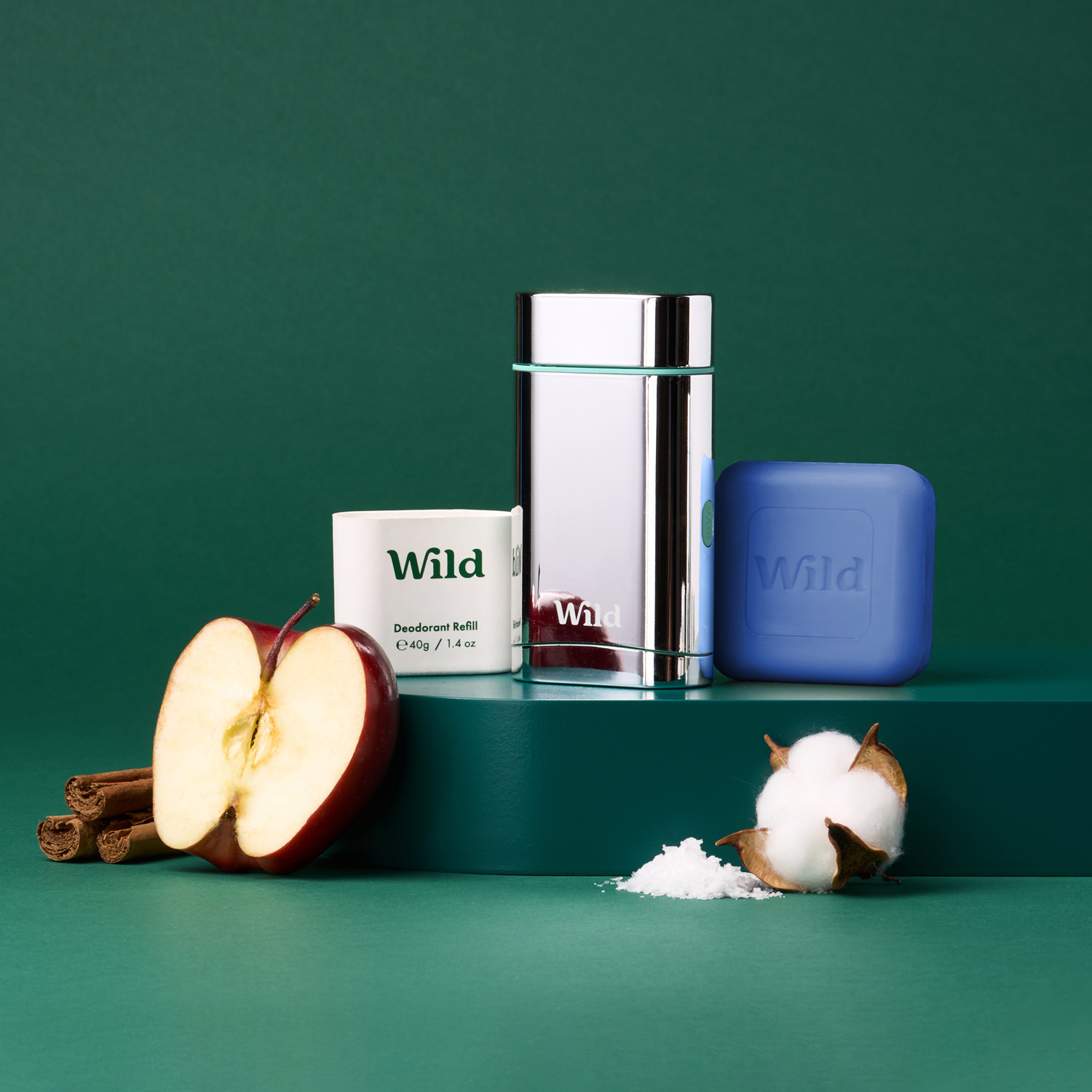 Pie de foto: un par de piezas de fruta encima de una mesa