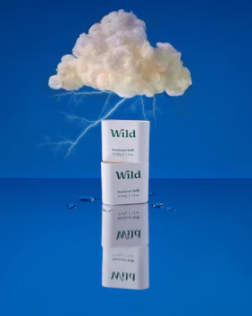 Bijschrift: een witte wolk zwevend over een blauw oppervlak