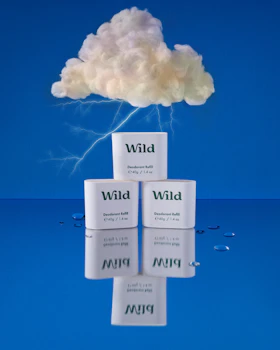 Onderschrift: een wolk zweeft over een groep visitekaartjes