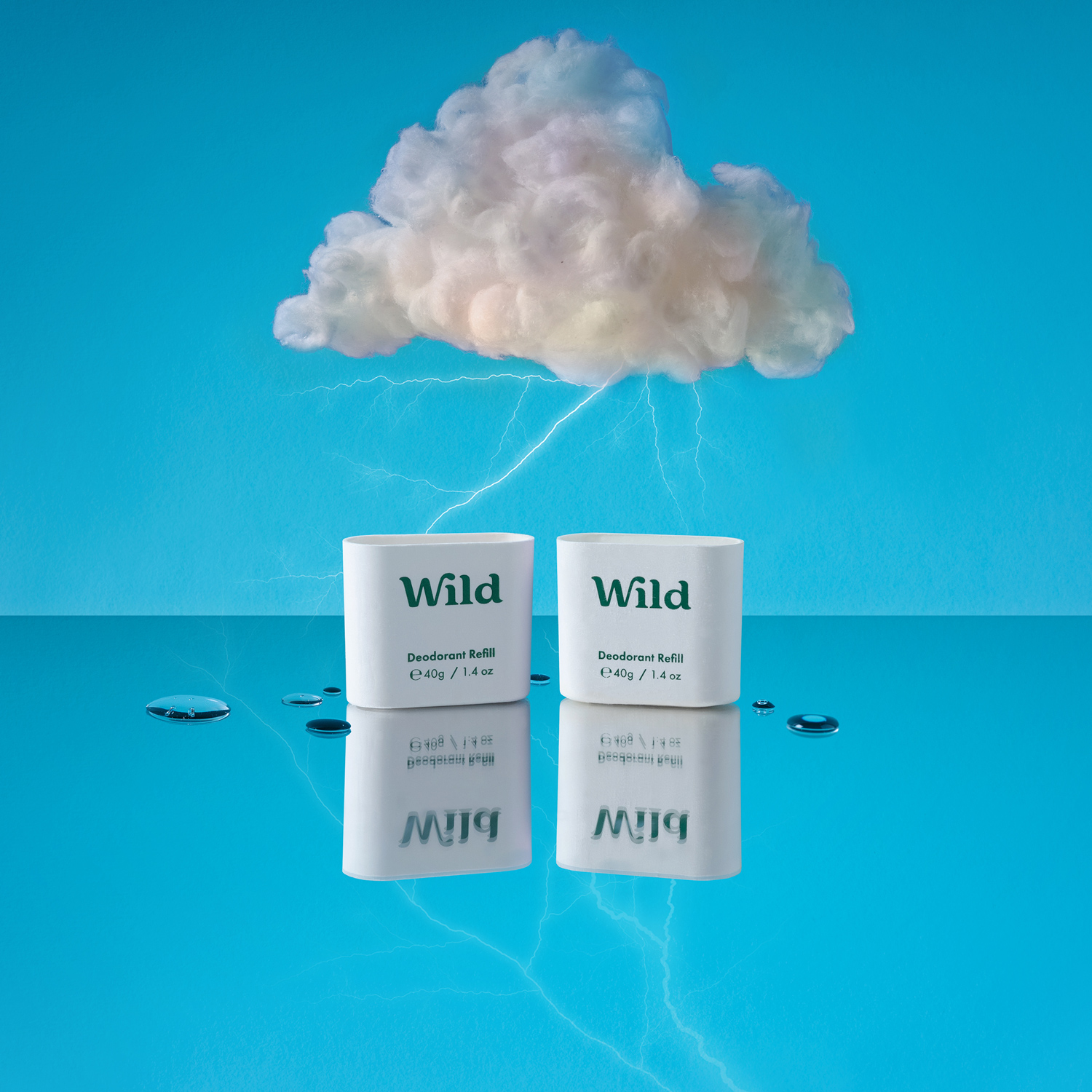 Onderschrift: een paar dozen op een tafel onder een wolk