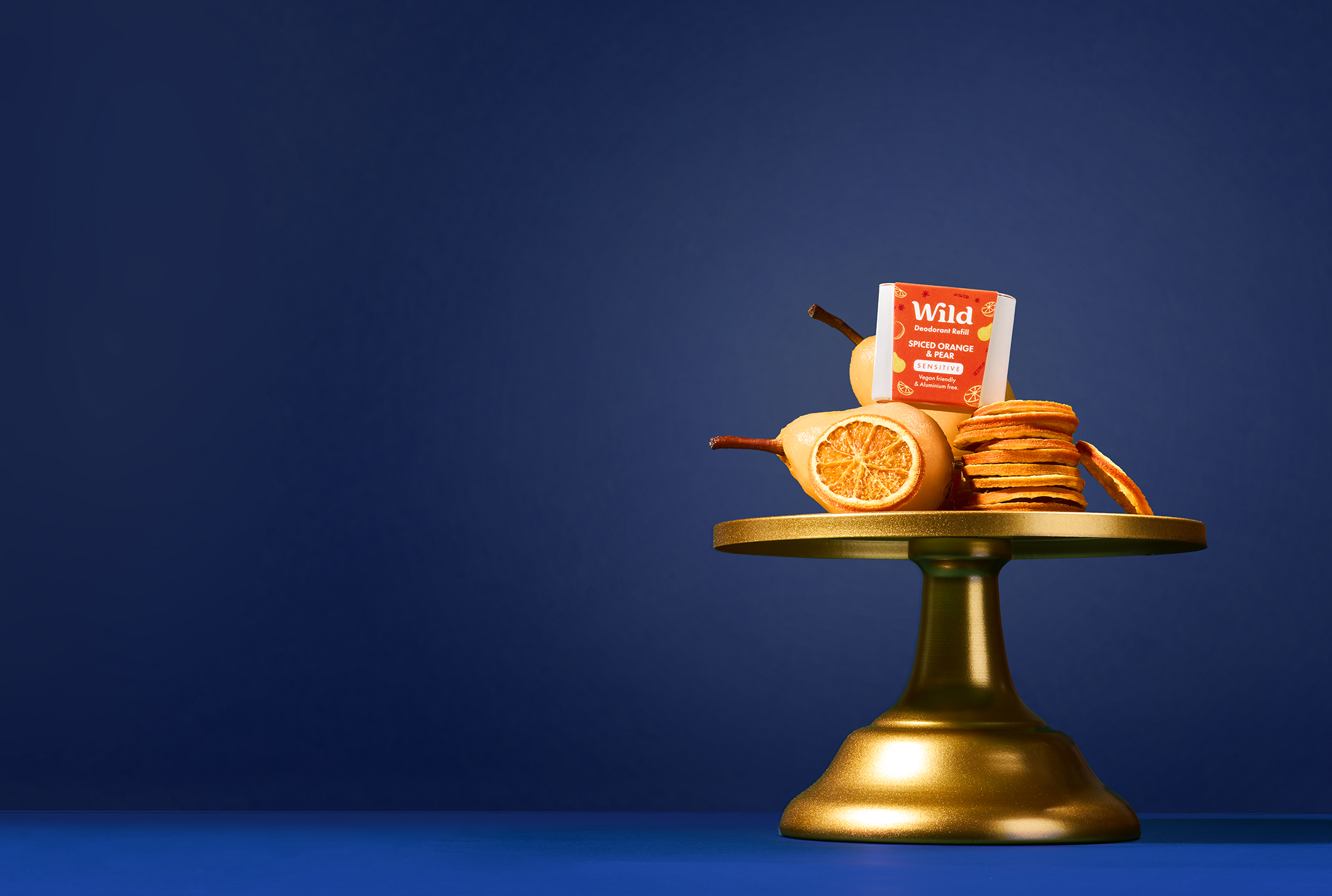 Caption: a stack of pancakes sitting on top of a gold plate