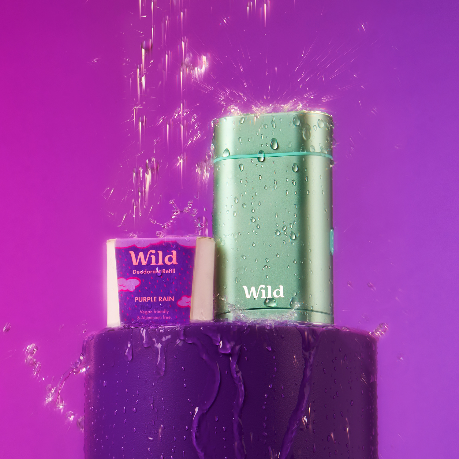 Pie de foto: un par de objetos que están encima de una mesa