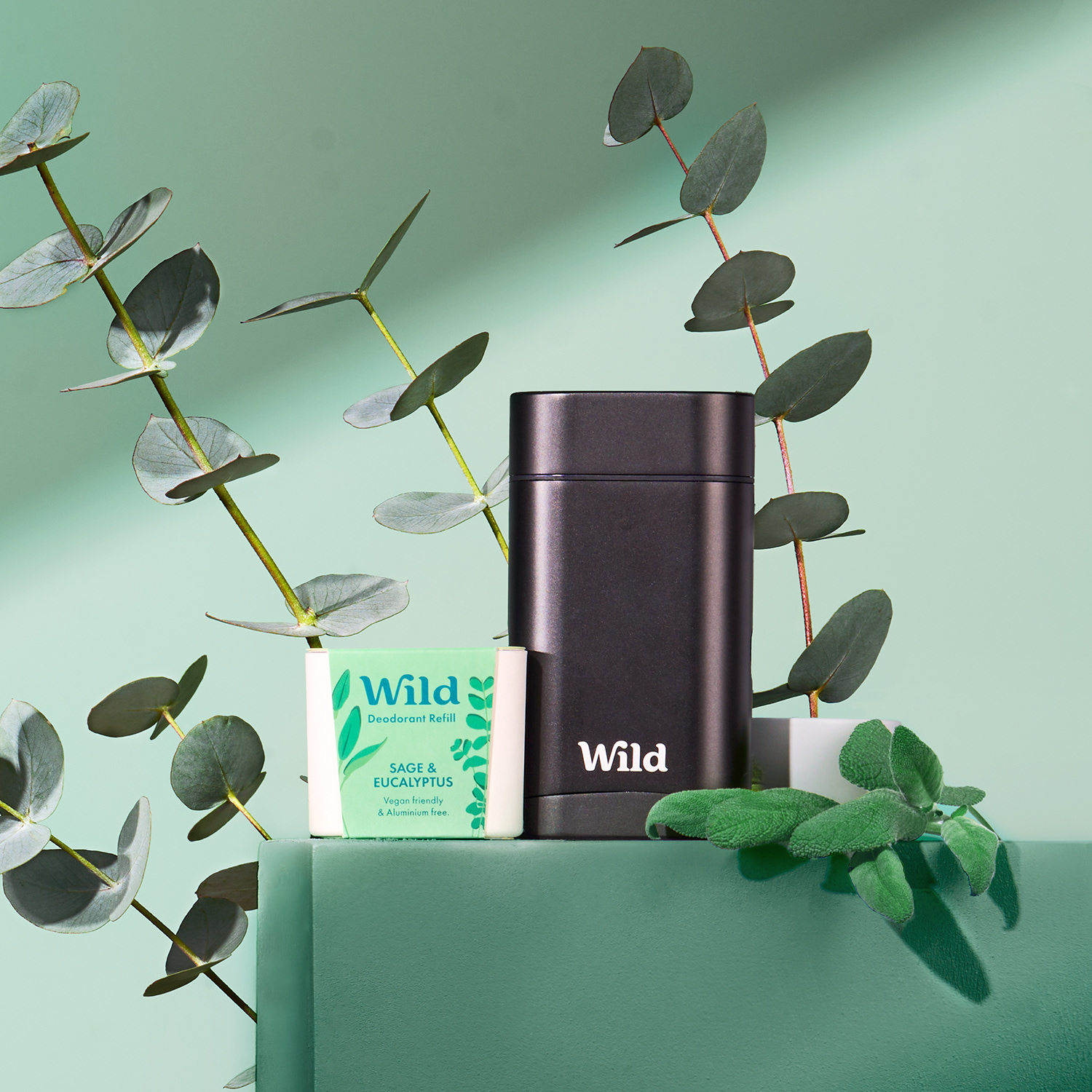 Pie de foto: un par de objetos sobre una mesa