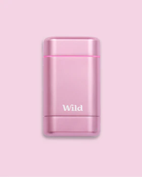 Légende : un briquet rose avec le mot "wild" dessus