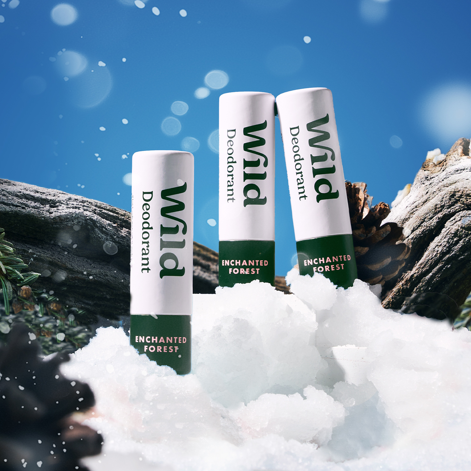 Pie de foto: tres balas de labio sentadas encima de un montón de nieve