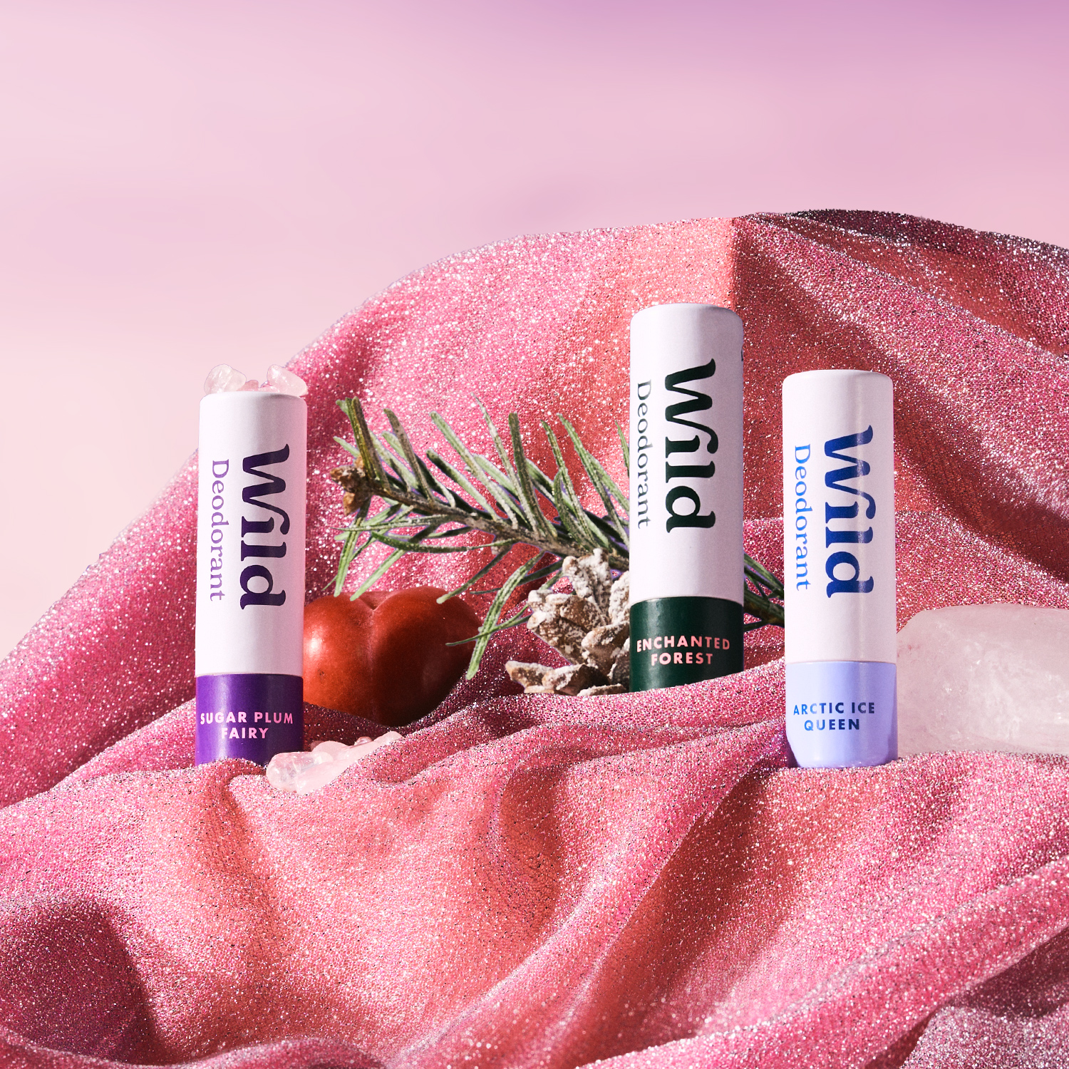 Légende : trois balles de lèvre posées sur une couverture rose