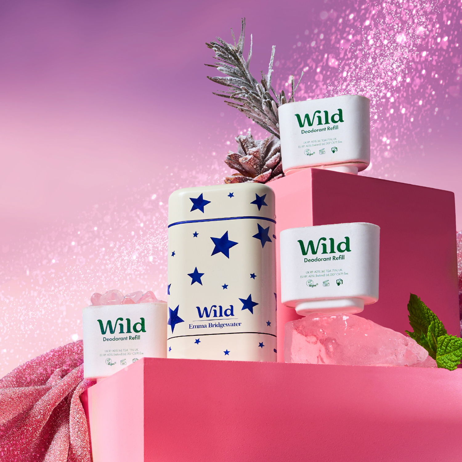 Didascalia: una scatola rosa con tre diversi tipi di prodotti selvatici