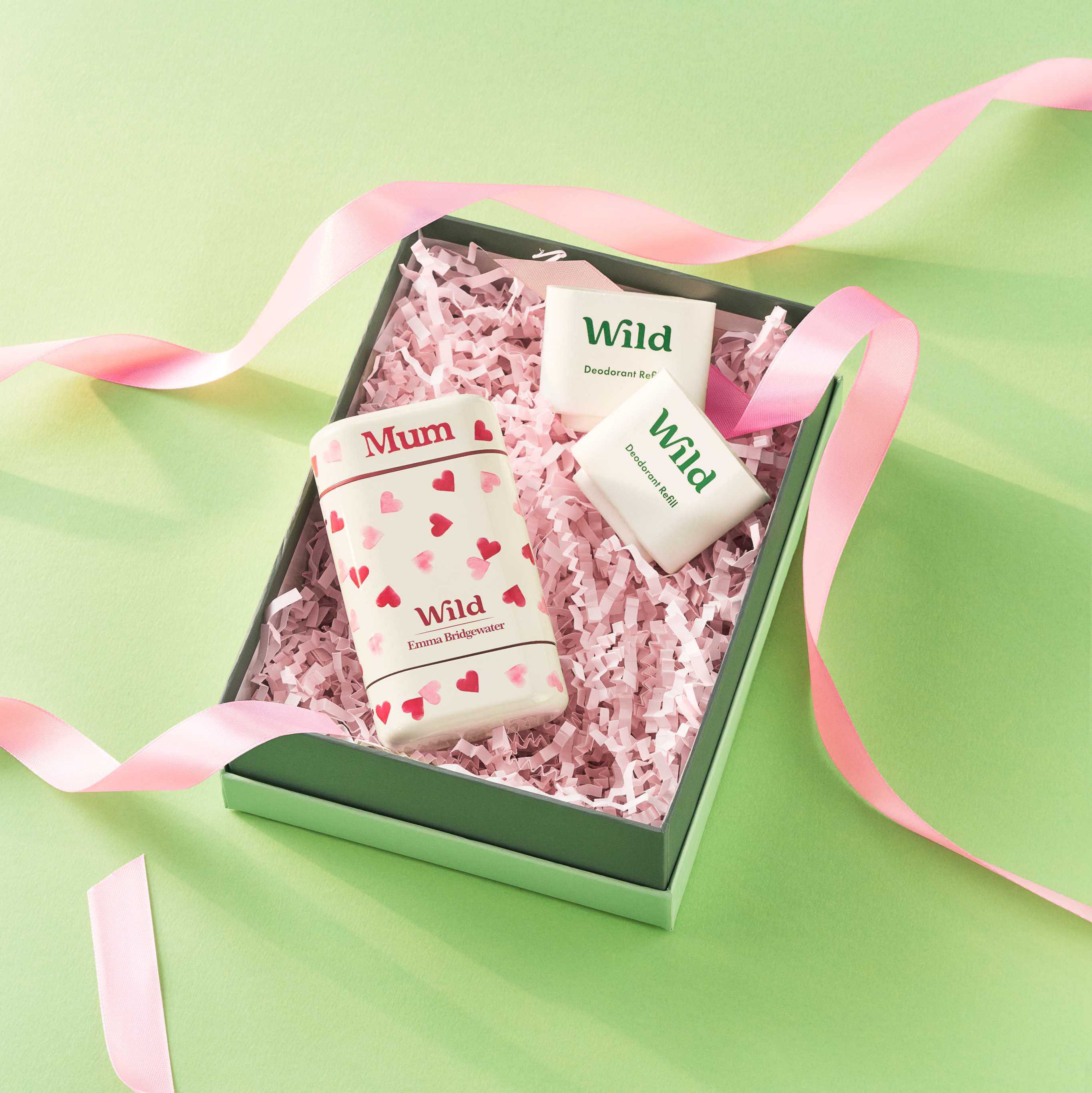 Caption: a couple of soaps are in a box