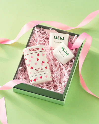 Caption: a couple of soaps are in a box