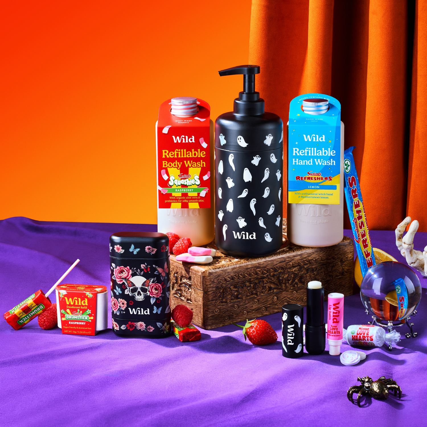 Wild Halloween-deo en douchegel met navullingen en snoep eromheen.