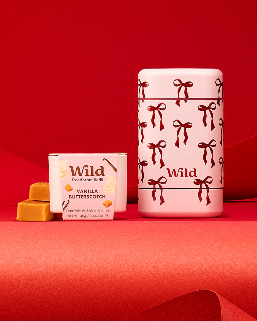 Légende : deux morceaux de chocolat posés sur une table