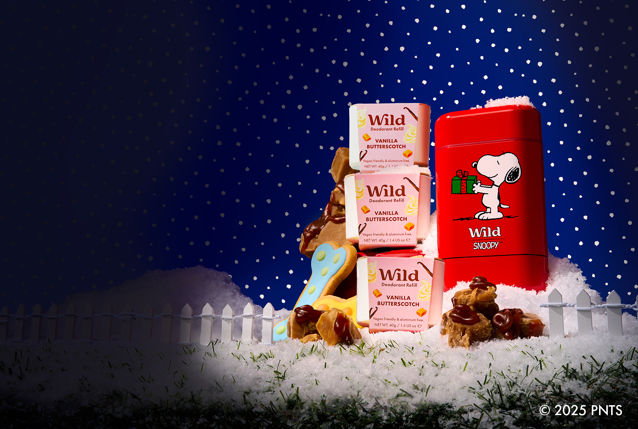 Didascalia: un mucchio di caramelle seduto sopra un terreno coperto di neve