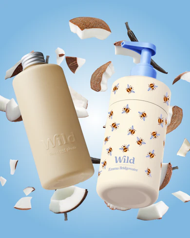 Bildunterschrift: eine Flasche Whirl neben einer Flasche Whirl auf einem
