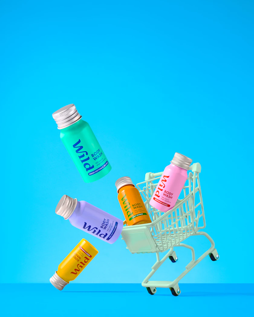 Légende : un caddie rempli de flacons de médicaments