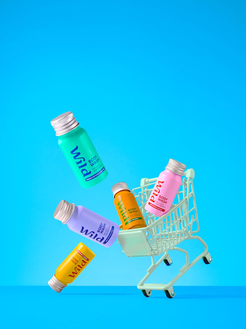 Légende : un caddie rempli de flacons de médicaments