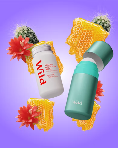 Bijschrift: een flesje vitaminewater naast een cactus