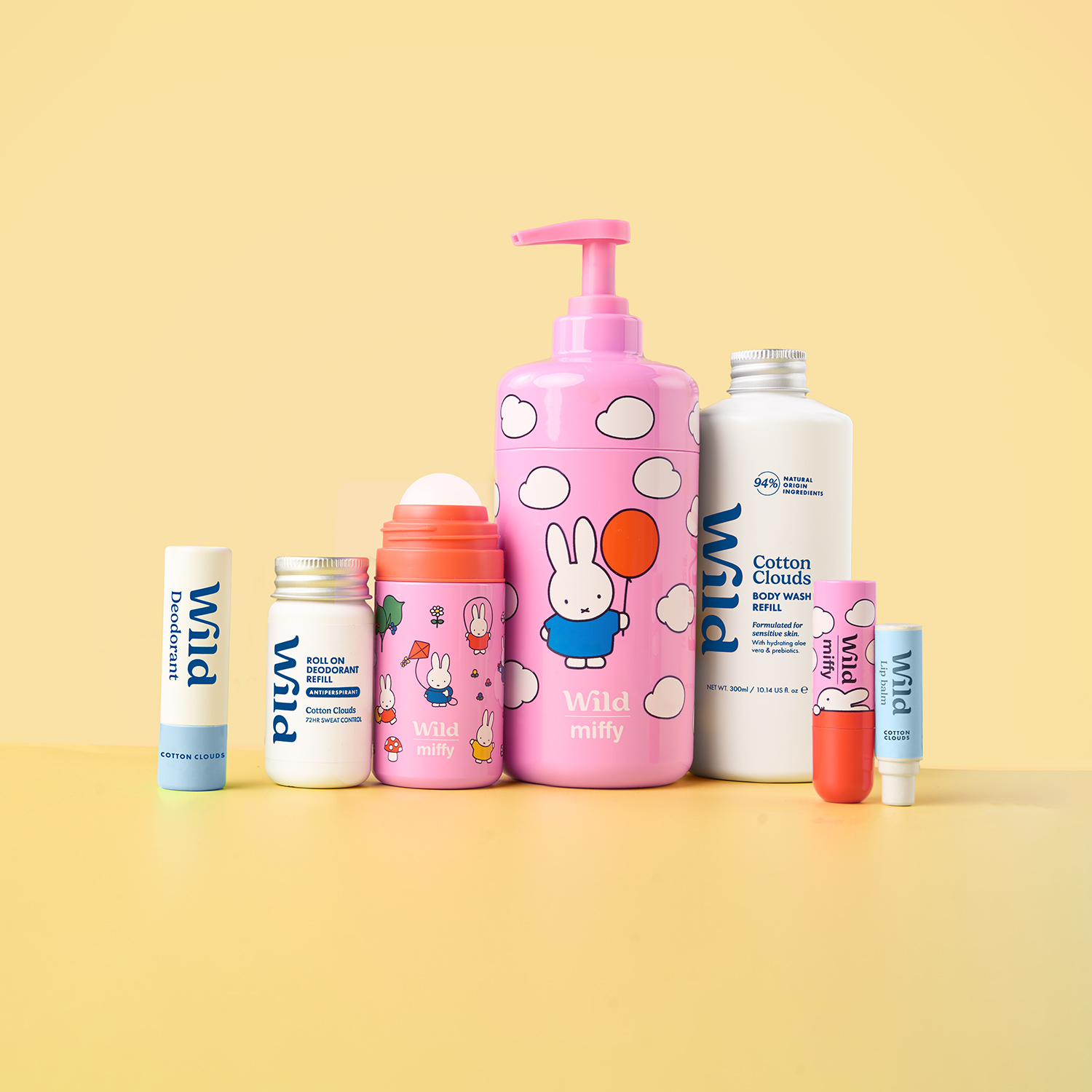 Légende : un flacon de lotion, un flacon de lotion et un tube de