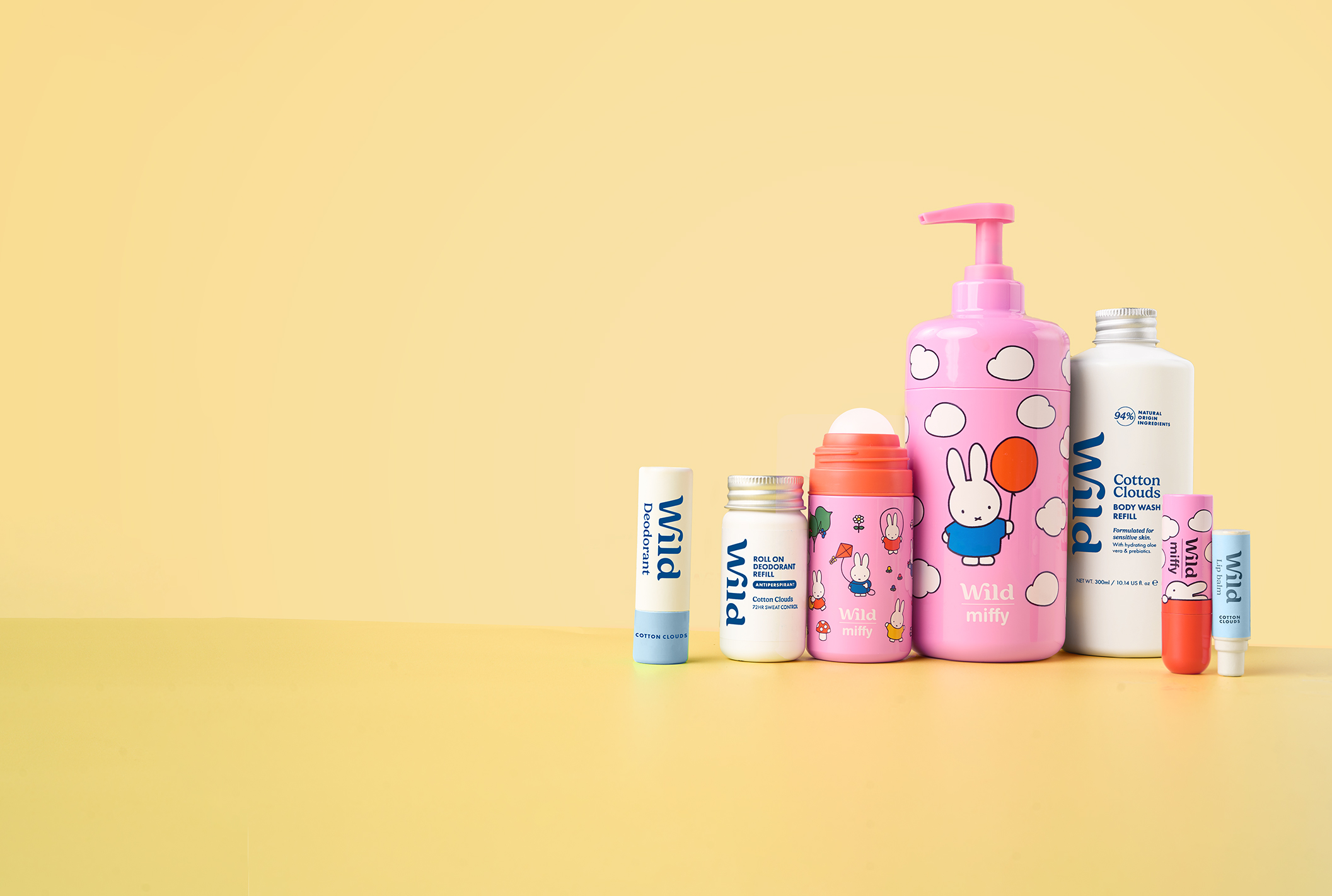 Légende : un flacon de lotion, un tube de lotion et un tube de
