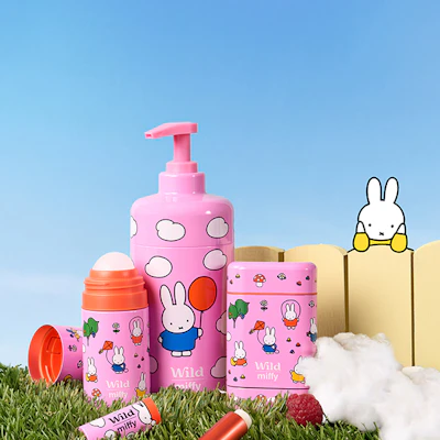 Caption: a bunch of items that are laying in the grass