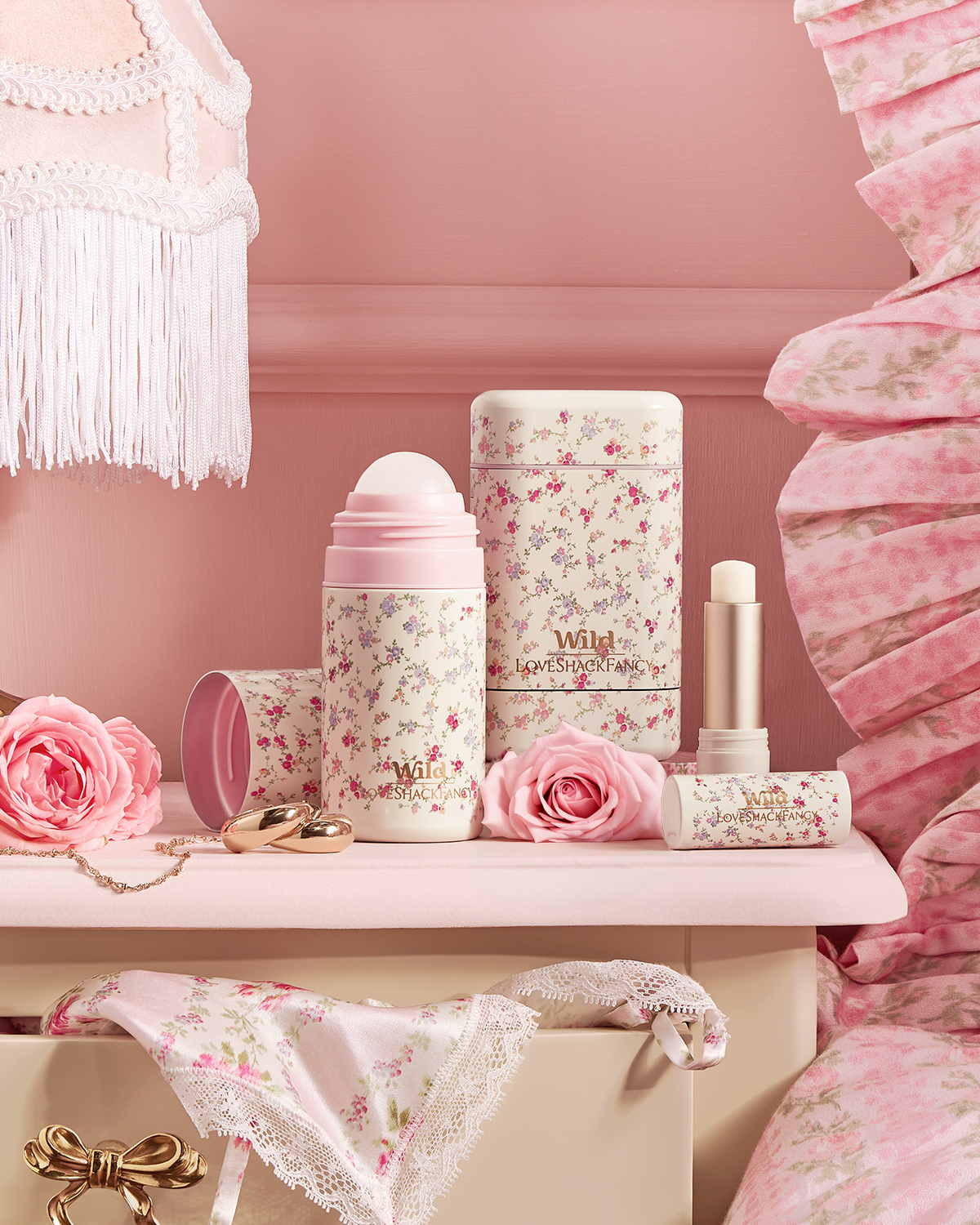 Caption: a pink bedroom with pink flowers and accessories