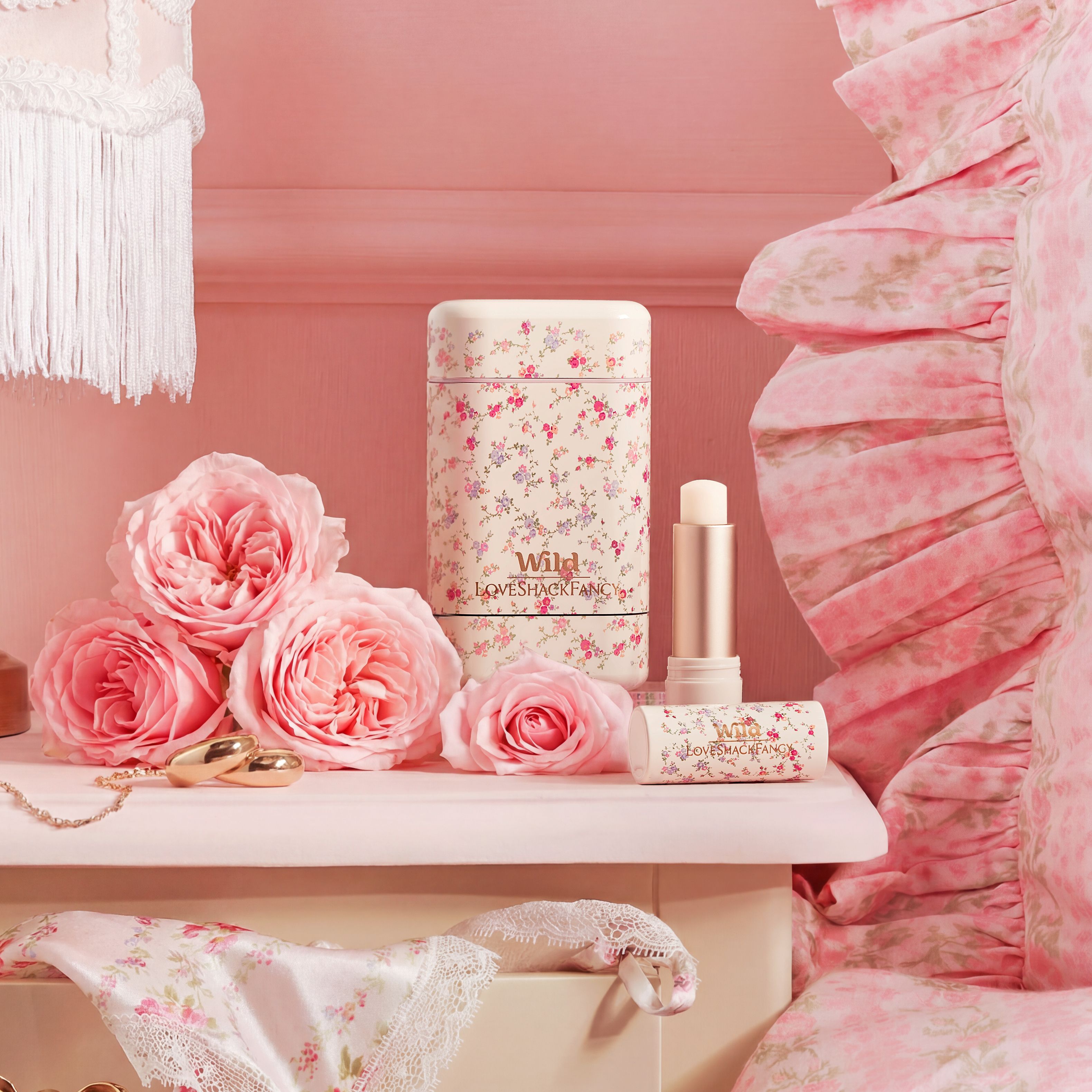 Caption: a pink bedroom with pink flowers and accessories