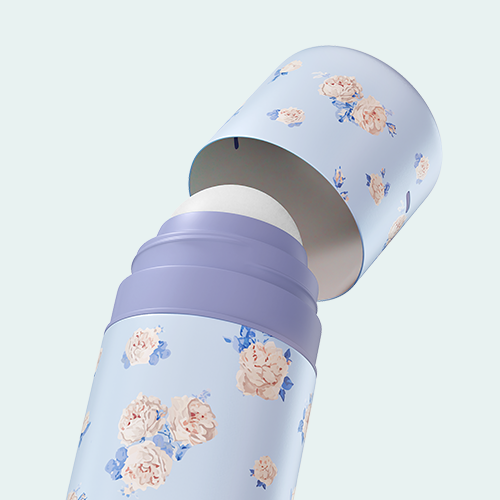 Caption: a close up of a cup with a lid